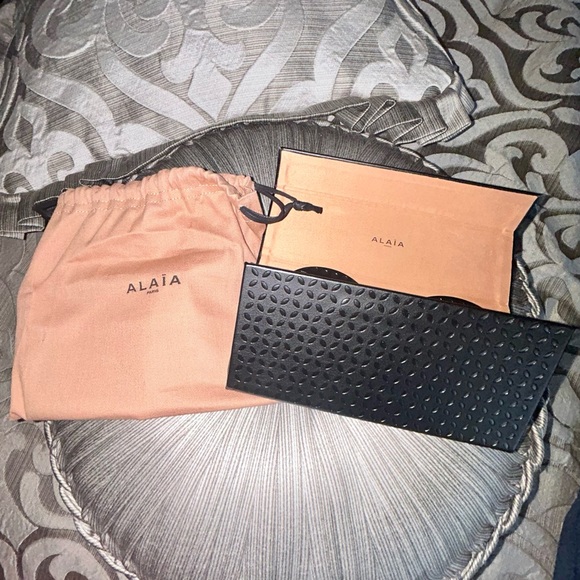 100% Authentic Azzedine Alaïa Round Black Sunglasses, New, $610. - Picture 12 of 14